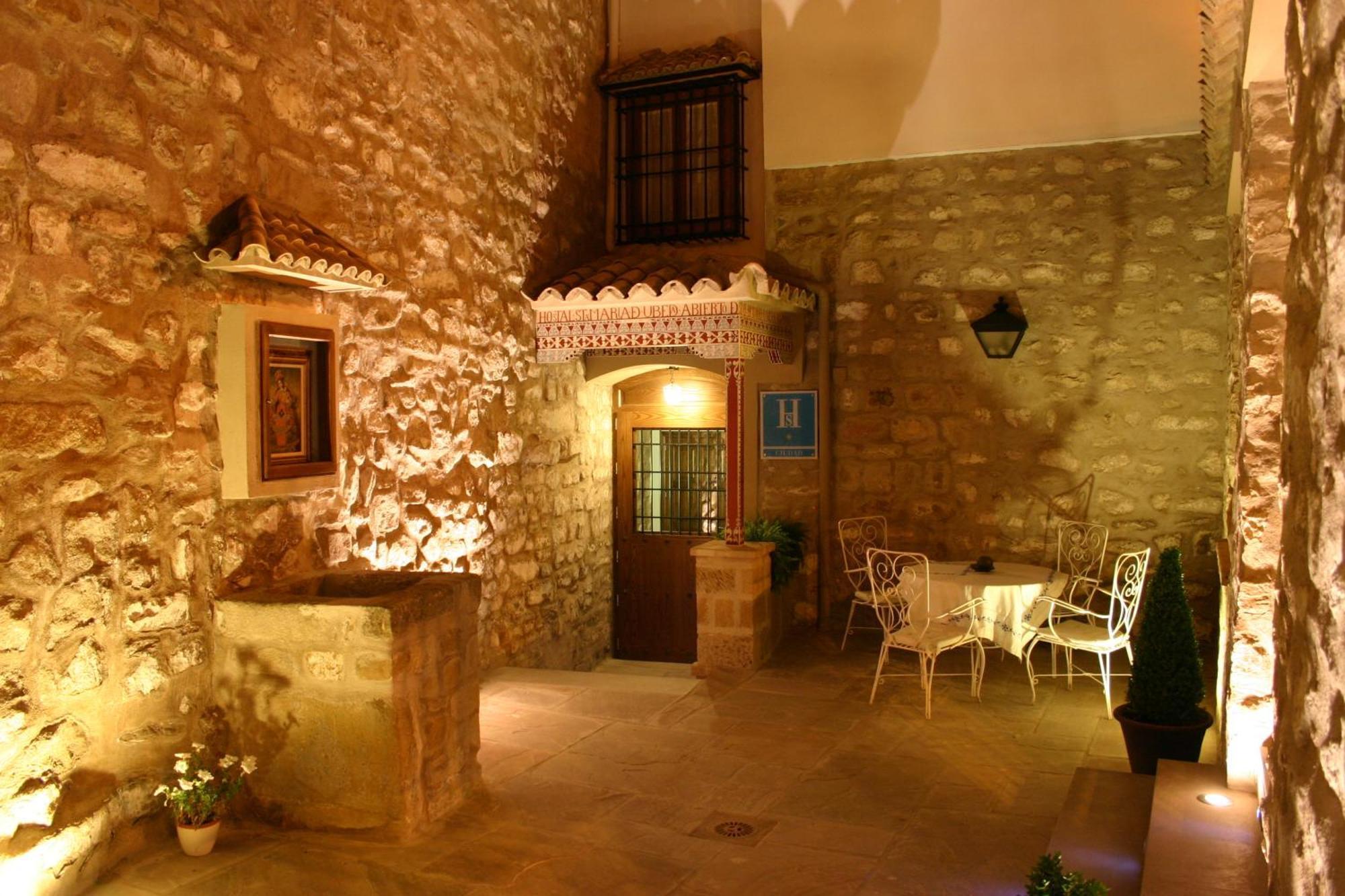 Hostal Santa Maria De Ubeda Exterior foto